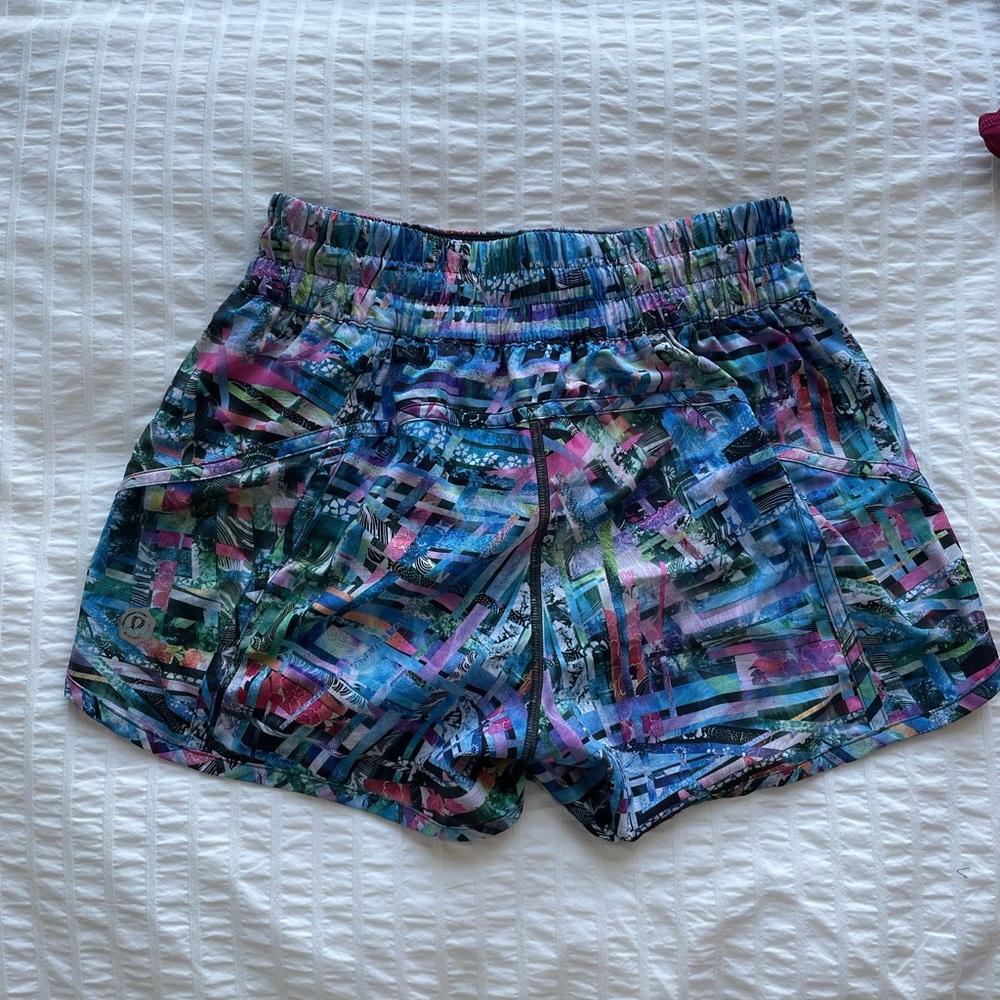 lululemon tracker shorts size 6 LIMITED EDITION SEAWHEEZE